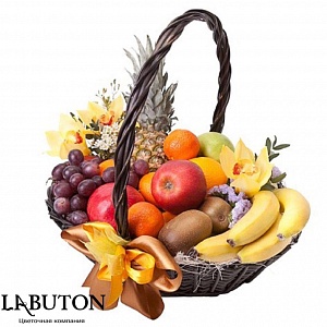 Подарочная корзина фруктов и цветов 